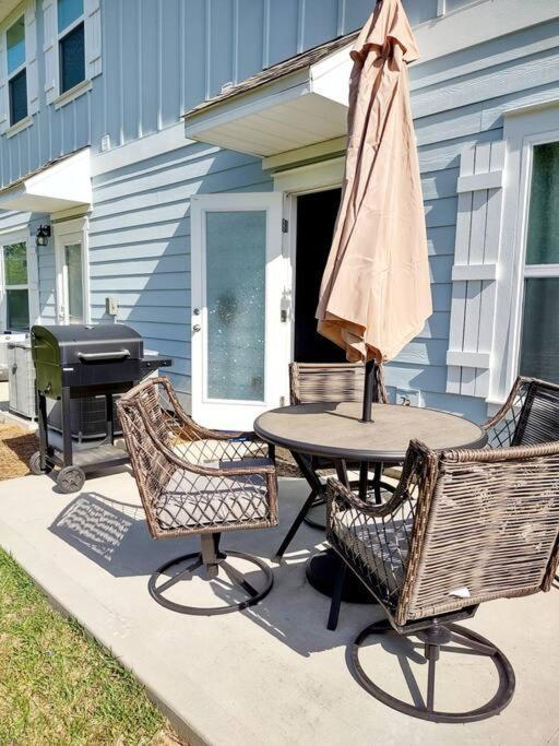 Entire Home- Gorgeous 3Br Townhome Pool, Grill, Washer, Dryer, 2 Free Drive Up Spaces Sleeps 6 Close To Everything Pcb! بنما سيتي بيتش المظهر الخارجي الصورة