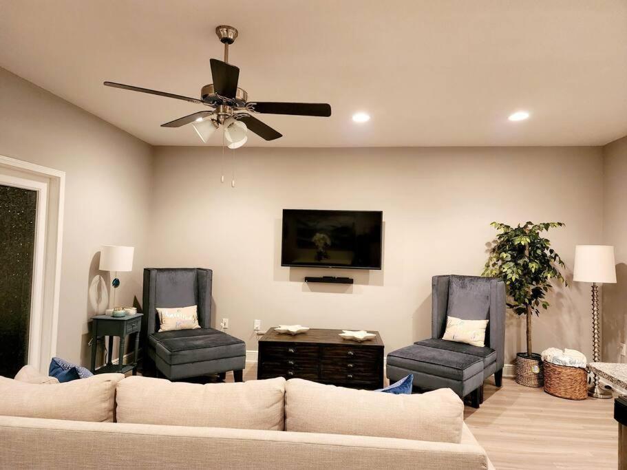 Entire Home- Gorgeous 3Br Townhome Pool, Grill, Washer, Dryer, 2 Free Drive Up Spaces Sleeps 6 Close To Everything Pcb! بنما سيتي بيتش المظهر الخارجي الصورة